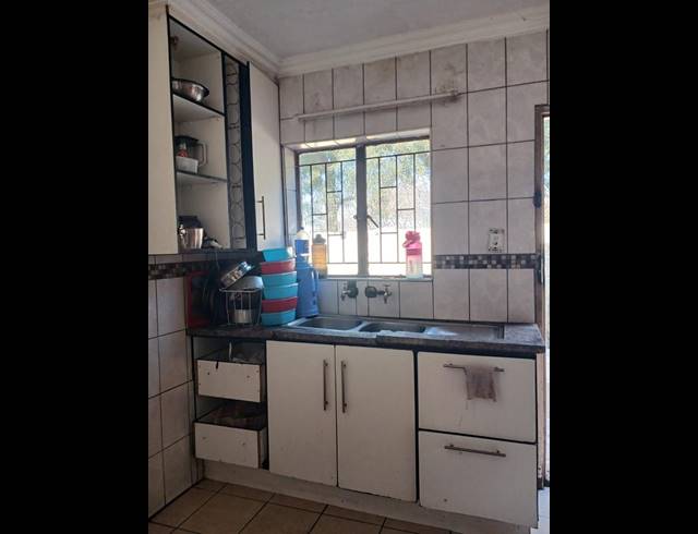 3 BEDROOM HOUSE FOR SALE IN COMMERCIA
